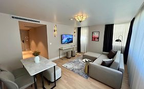 Weingart Suites Hotel